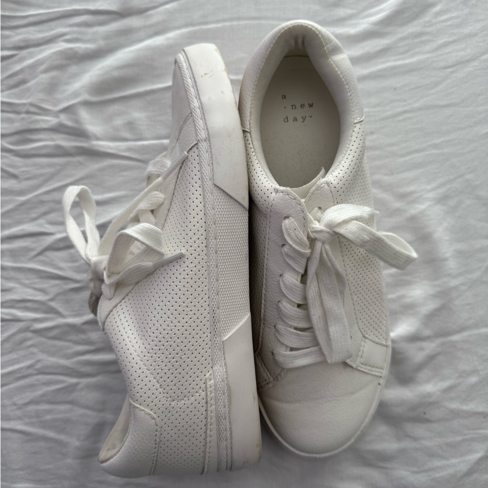 A New Day Classic White Lace-Up Sneakers